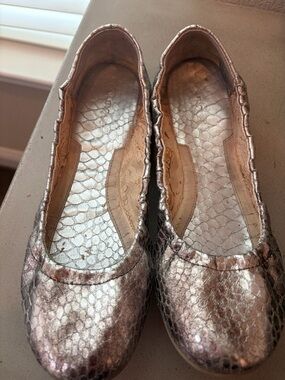 Nine West boutique 9 Metallic Silver Snake-Embossed Ballet Flats